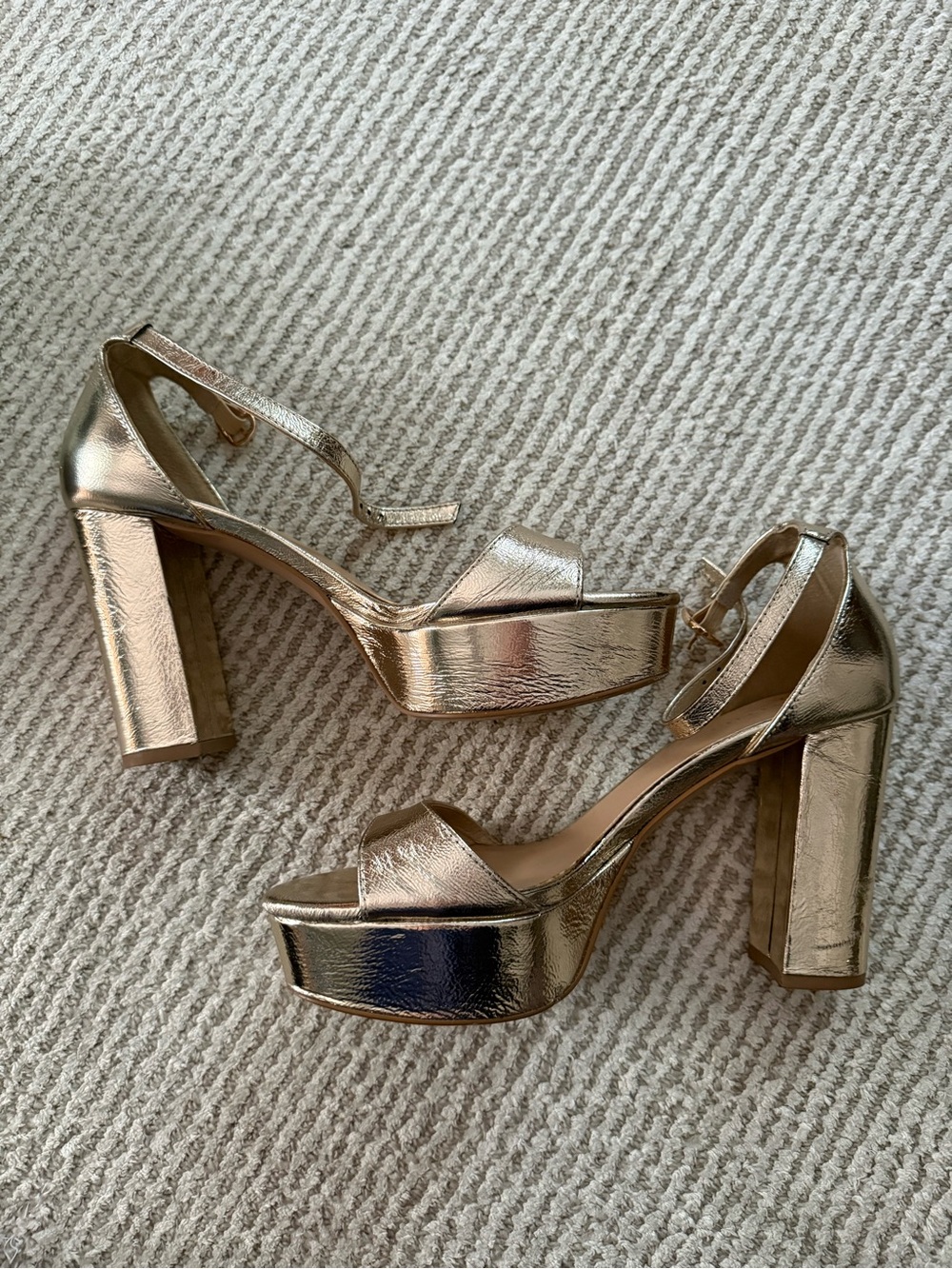 Silent D Metallic Gold Platform Block Heel Sandals - Women's sz 40